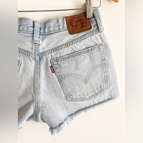 Levi’s 501 Women’s High Rise Denim Shorts, Light Wash, Size 26 - Picture 6 of 7